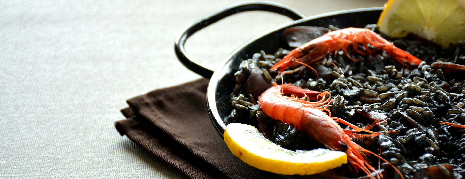 The flavor of the Mediterranean, by the sea.